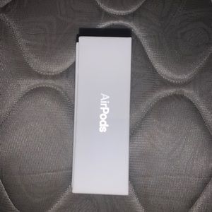 Apple AirPods ( 2nd Gen )